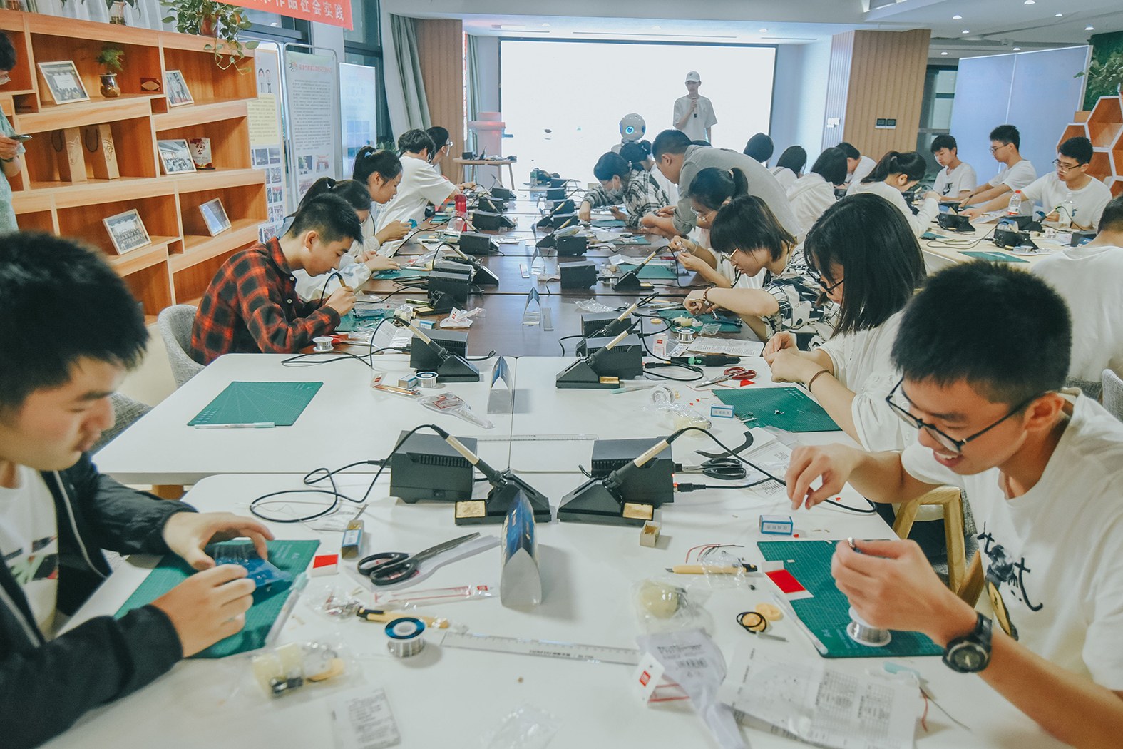 "科技融入理想,实践方知真章"高中生暑期通用技术科技实践活动在coco